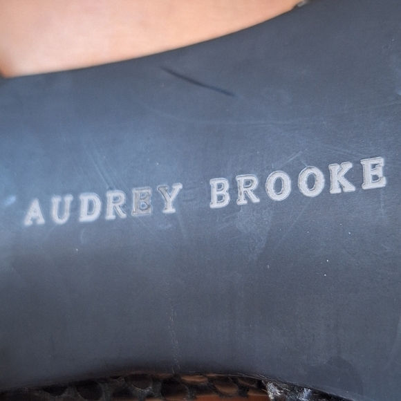 Audrey Brooke Black Yesenie Leather Snake T-Strap Platform Stiletto Heels 8.5 - Picture 11 of 13